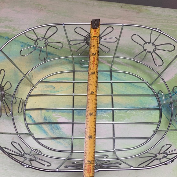 Metal flower accessory basket. Excellent condition - Picture 9 of 11